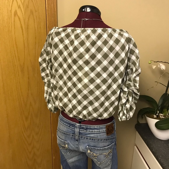 Max Studio Off Shoulder Top - Picture 2 of 4